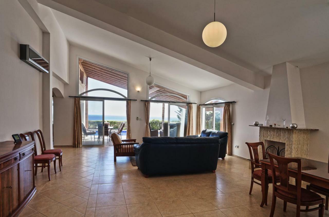 Unforgettable Family Escape - Cliffside Villa With Panoramic Sea Views And Kid-Friendly Private Pool Pissouri Exterior photo